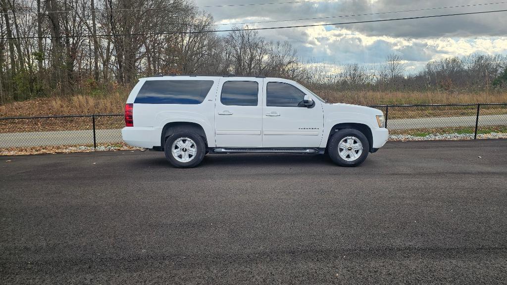 2011 Chevrolet Suburban LT's photo